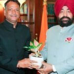 राज्यपाल से मिले मुख्य विकास अधिकारी अरविंद कुमार पांडेय