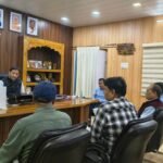 प्रशिक्षण तक सीमित नहीं, युवाओं को रोजगार से जोड़ें अधिकारी: डीएम
